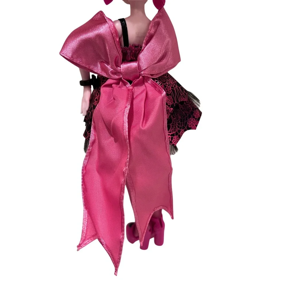 Monster High‎ Draculaura Doll Monster Ball 2021 black pink clothes shoes